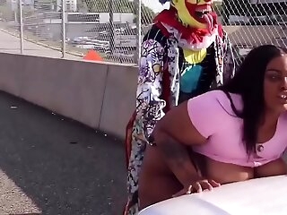 Gibby The Clown Fucks Juicy Tee On Atlanta’s Most Renowned Highway